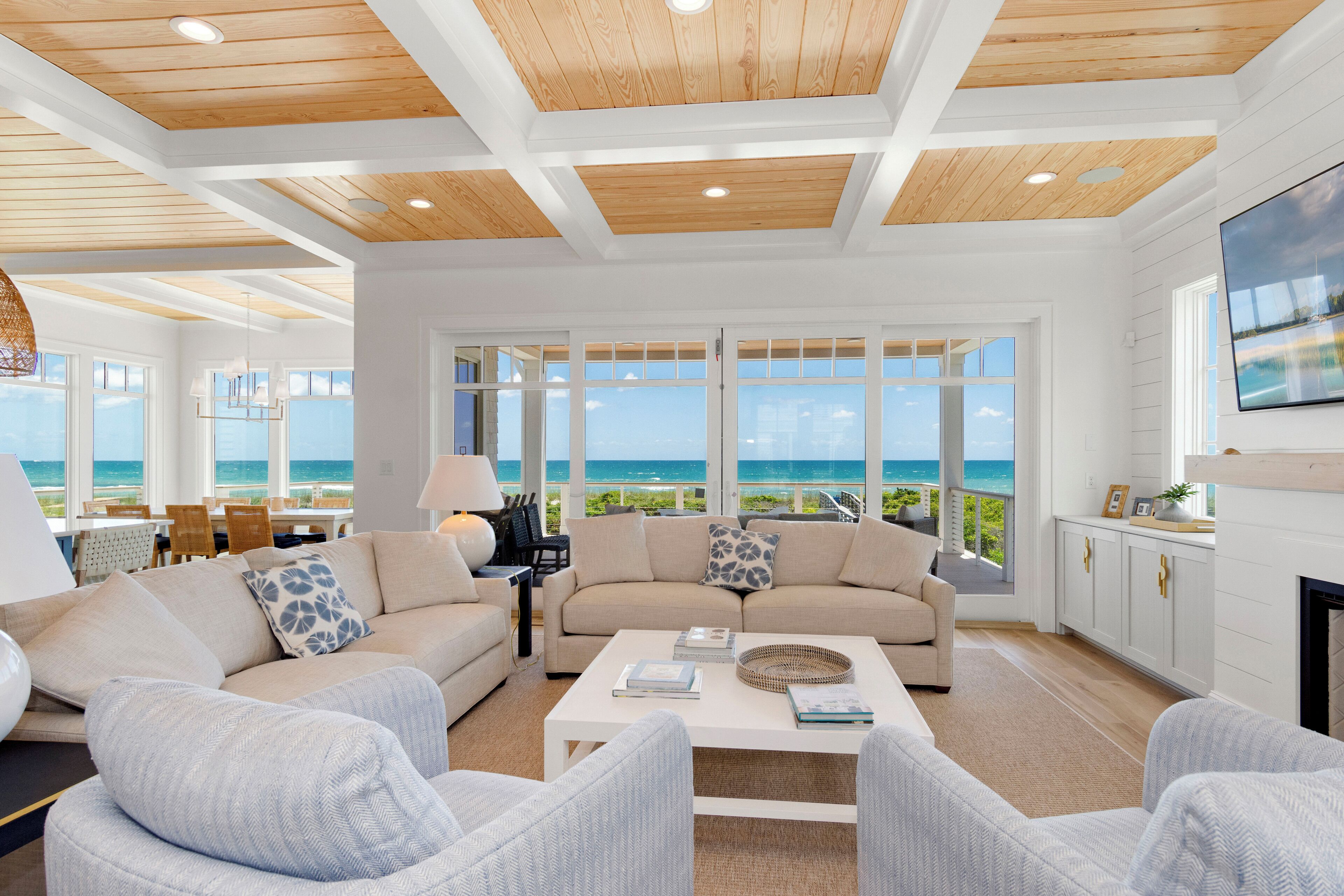 Smart TV, ping pong, stereo