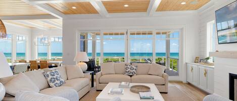 Smart TV, ping pong, stereo