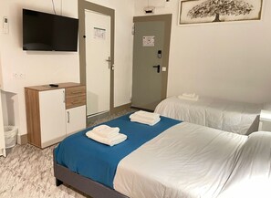 1 bedroom, bed sheets
