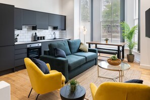 Huoneisto | 4 makuuhuonetta, työpöytä, silitysrauta/-lauta, internet