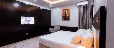 Signature Suite, City View | 1 bedroom, desk, laptop workspace, free WiFi