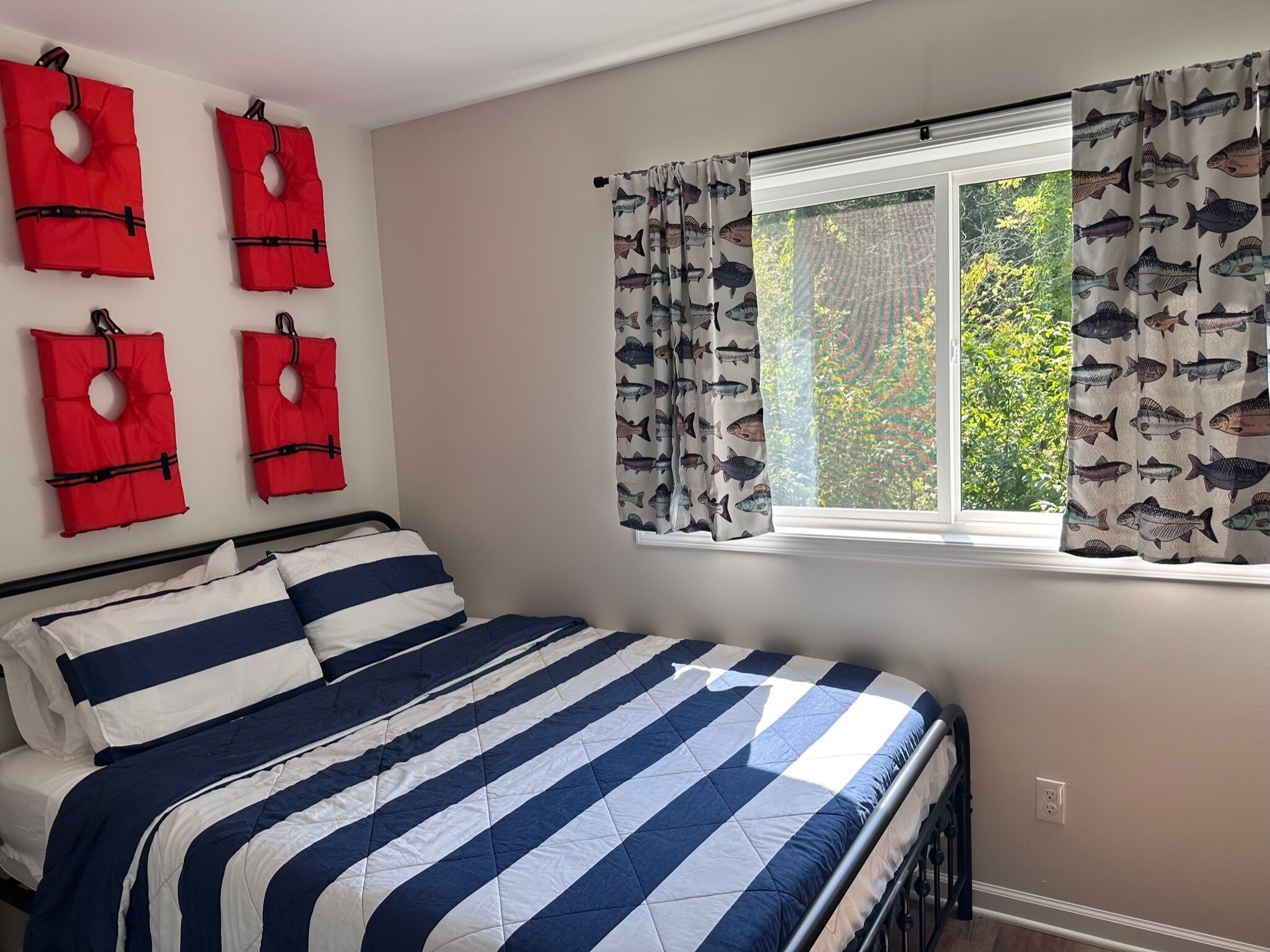 3 bedrooms, WiFi, bed sheets