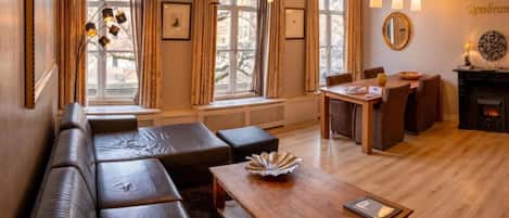 TV, DVD player, books, stereo