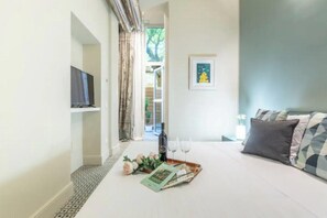 1 bedroom, desk, iron/ironing board, free WiFi - Centrally Located Elegant 1-bedroom apartment Apartment in Florence (Firenze)