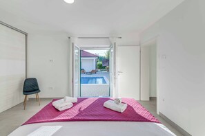 4 bedrooms, WiFi, bed sheets
