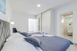 4 bedrooms, WiFi, bed sheets