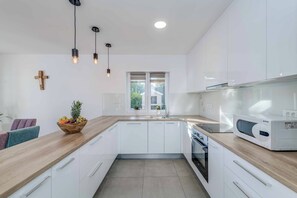 Fridge, microwave, oven, dishwasher