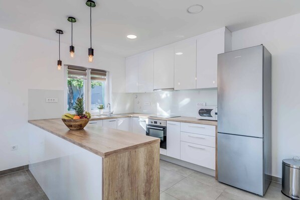 Fridge, microwave, oven, dishwasher