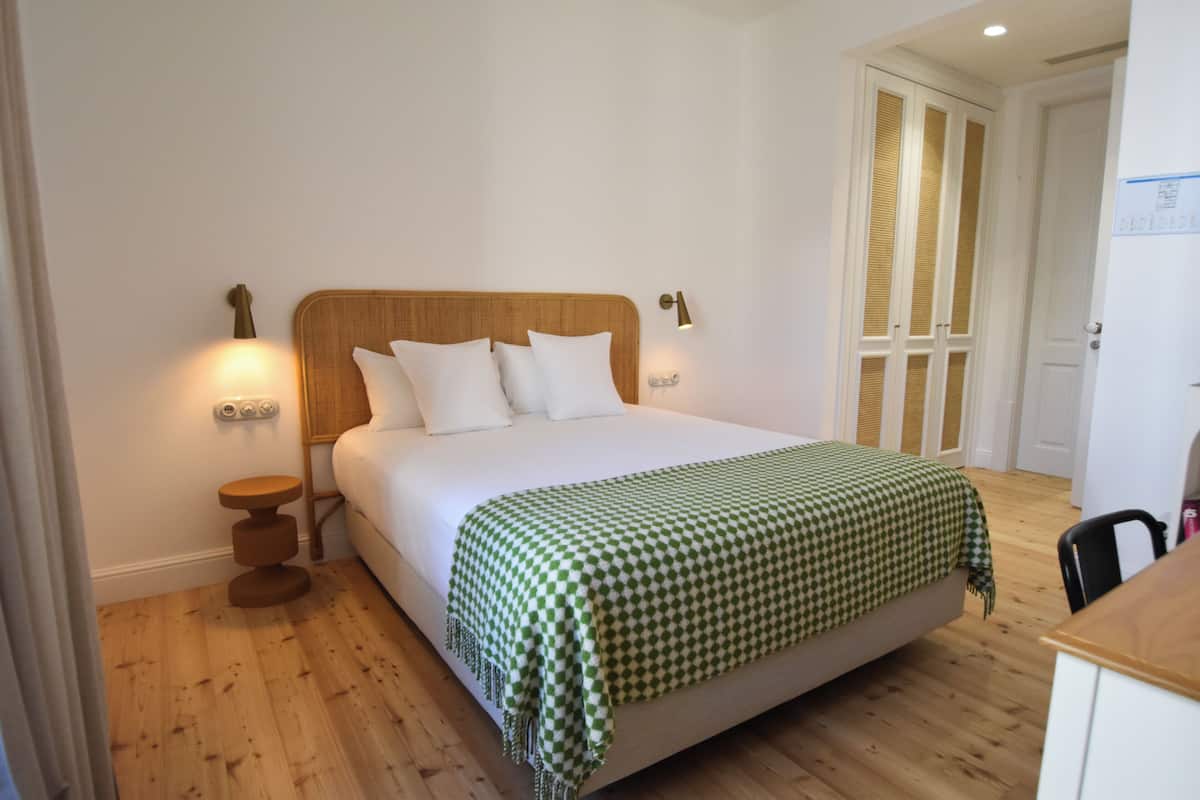 Standard Double Room | In-room safe, desk, blackout drapes, soundproofing