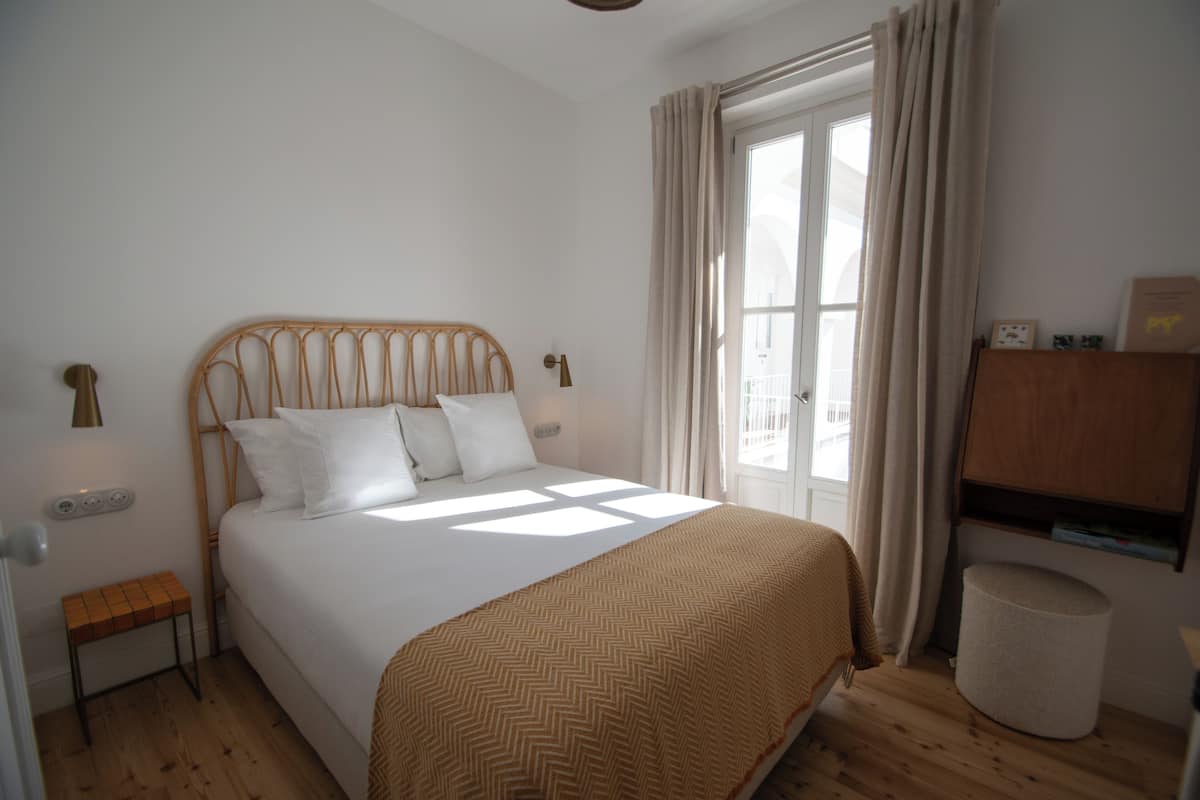Superior Double Room, Balcony | In-room safe, desk, blackout drapes, soundproofing