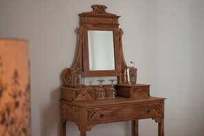 Superior Double or Twin Room, Non Smoking | In-room safe, desk, blackout drapes, soundproofing