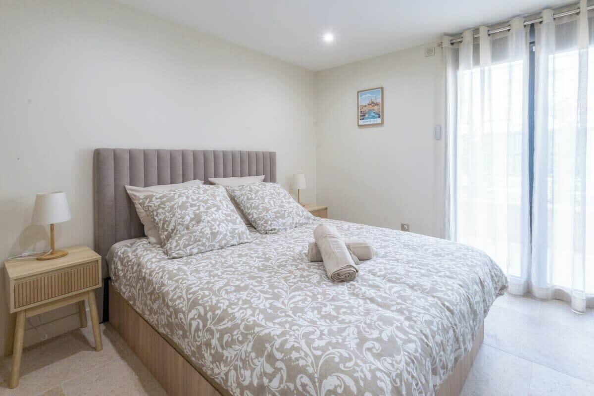 5 slaapkamers, een strijkplank/strijkijzer, wifi, beddengoed