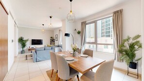 Interior - Amazing 1 Bed l Burj Khalifa Views l King Size Bed (Downtown Dubai)