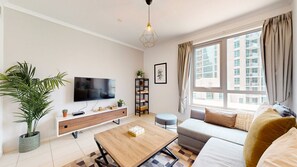 Smart TV - Amazing 1 Bed l Burj Khalifa Views l King Size Bed (Downtown Dubai)