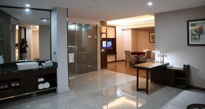 Jianan Business Hotel