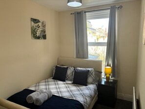 2 chambres, fer et planche à repasser, Wi-Fi, draps fournis
