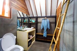Ducha, artículos de higiene personal ecológicos y secador de pelo