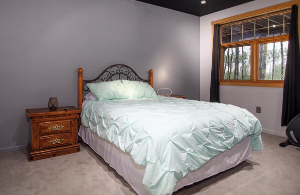 2 bedrooms, desk, free WiFi, bed sheets