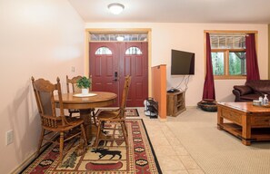 Interior - Cozy Alaskan Hillside Suite in Fairbanks (Fairbanks)