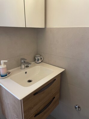 Hair dryer, towels, soap, shampoo - Lavander - Ein Zweizimmer-apartment mit Meerblick (Barbat)