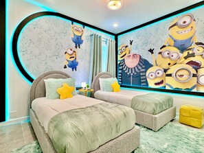 8 bedrooms, desk, iron/ironing board, travel cot - Modern 8BR Home w/ Spa, BBQ & Resort Access – 5 Mins to SeaWorld! (Orlando)