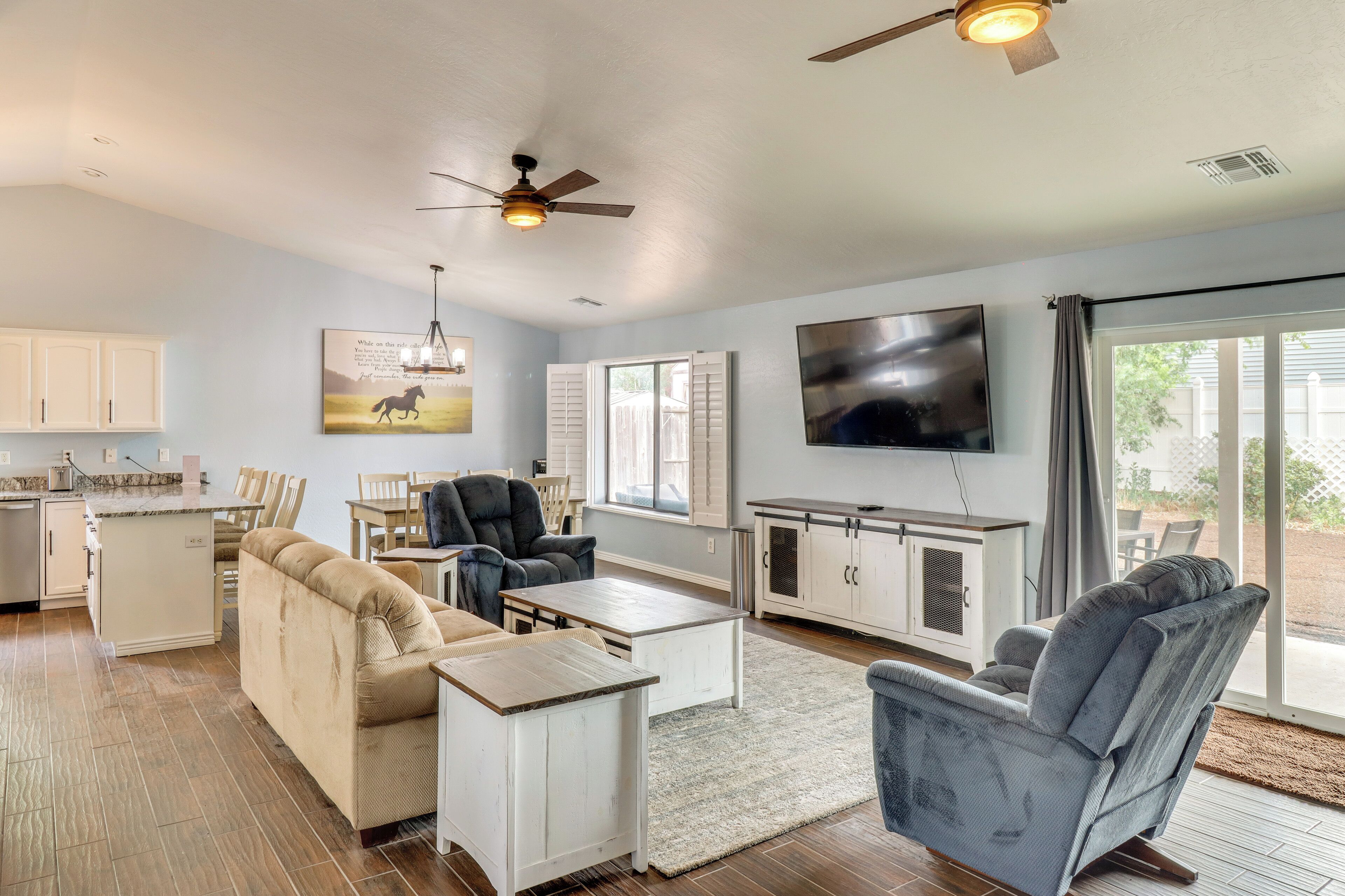 Show Low Home w/ Hot Tub, 3 Mi to Fool Hollow Lake