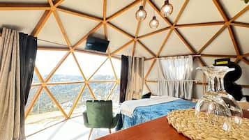 Deluxe Bungalow, Mountain View | Bathroom | Separate tub and shower, free toiletries, hair dryer, bathrobes