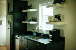 Fridge, microwave, oven, stovetop - Longleaf Cottage-Walk to Azalea Park (Summerville)