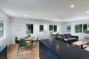 Interior - Longleaf Cottage-Walk to Downtown Summerville/Azalea Park (Summerville)