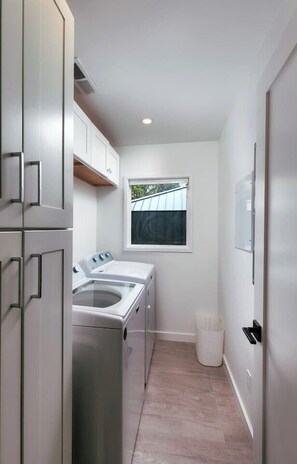 Interior - Longleaf Cottage-Walk to Azalea Park (Summerville)