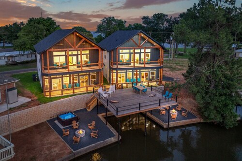 Big Group Retreat on Cedar Creek Canal 36 Guests