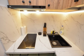 Studio, 1 Bedroom, City View | Interior