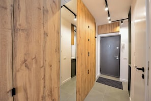 Studio, 1 Bedroom, City View | Hallway - Novo Studio - Cismigiu Gardens - Quiet Room - Smart Tv (Bucharest)