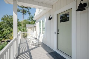 Property grounds - Heads Carolina: Modern Home with Private Pool in Quiet Neighborhood (Oak Island)