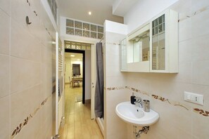 Dusche, Haartrockner, Bidet, Handtücher