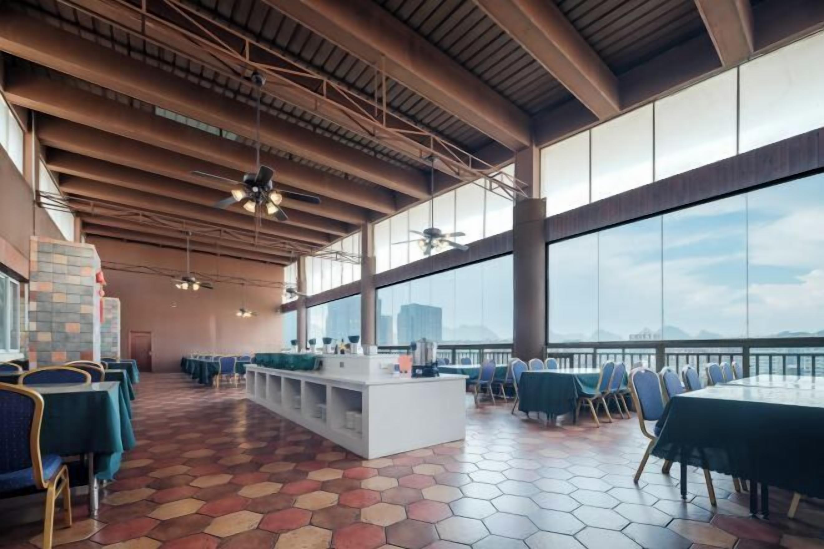 المنشأة من الداخل