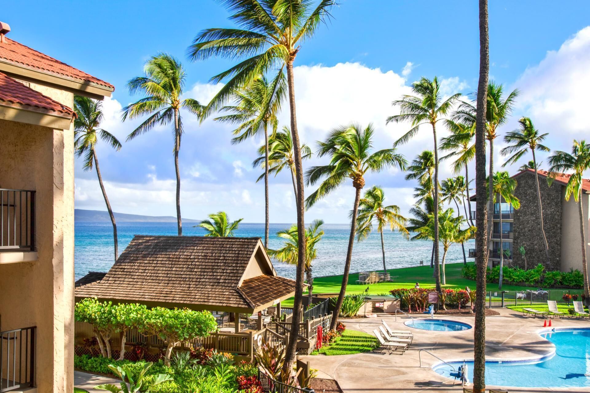 حمّام سباحة مُدفَّأ