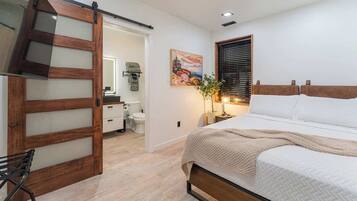4 bedrooms, desk, iron/ironing board, free WiFi