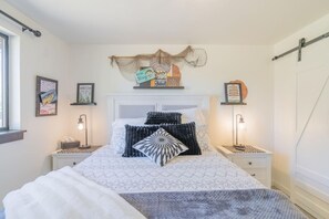 3 soverom, skrivebord, strykejern/-brett og wi-fi (inkludert)