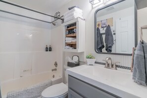 Hårføner og håndklær