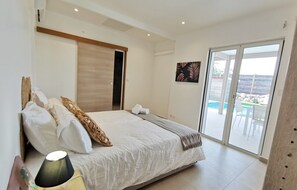 2 slaapkamers, een kluis op de kamer, een strijkplank/strijkijzer