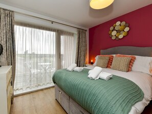 1 slaapkamer, een strijkplank/strijkijzer, gratis wifi, beddengoed