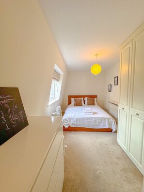 3 camere, una scrivania, ferro/asse da stiro, Wi-Fi gratuito