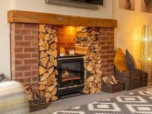 Interior - Charming Modern Retreat with Private Garden - Pass the Keys (Market Drayton)