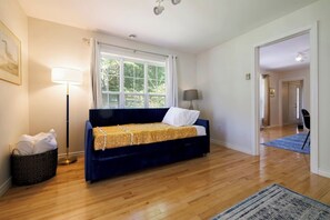 3 Schlafzimmer, Bügeleisen/Bügelbrett, Reisekinderbett, WLAN