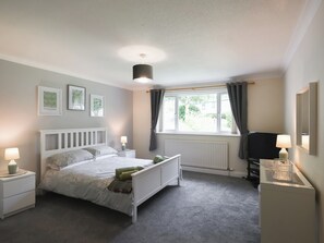 3 bedrooms, free WiFi, bed sheets