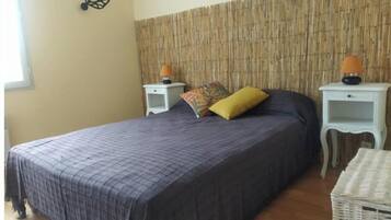3 chambres, fer et planche Ă repasser, lit parapluie, draps fournis