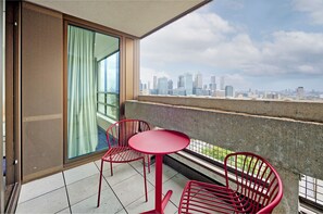 Apartment, Accessible - Striking One-bedroom Apartment Vibrant Poplar (London)