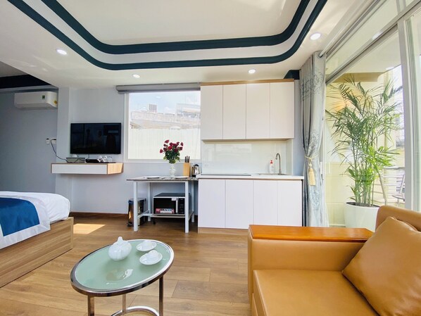 Deluxe Studio, Balcony, City View | Desk, laptop workspace, iron/ironing board, free WiFi - Home Away Do Quang Dau (Ho Chi Minh City)