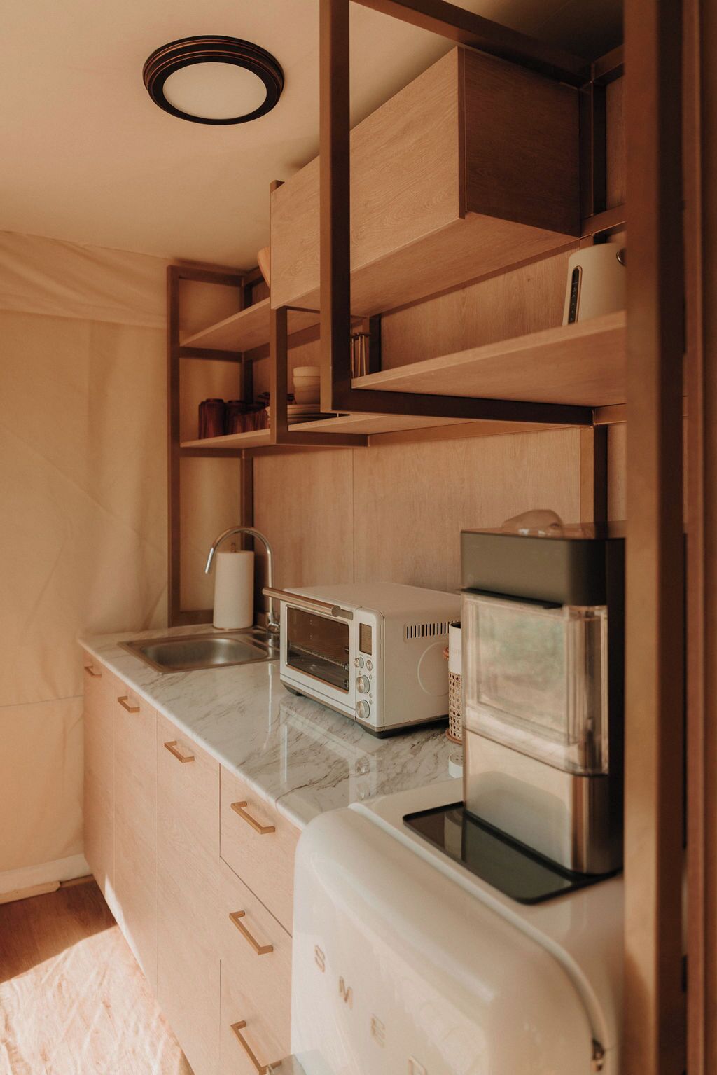 Fridge, coffee/tea maker, toaster